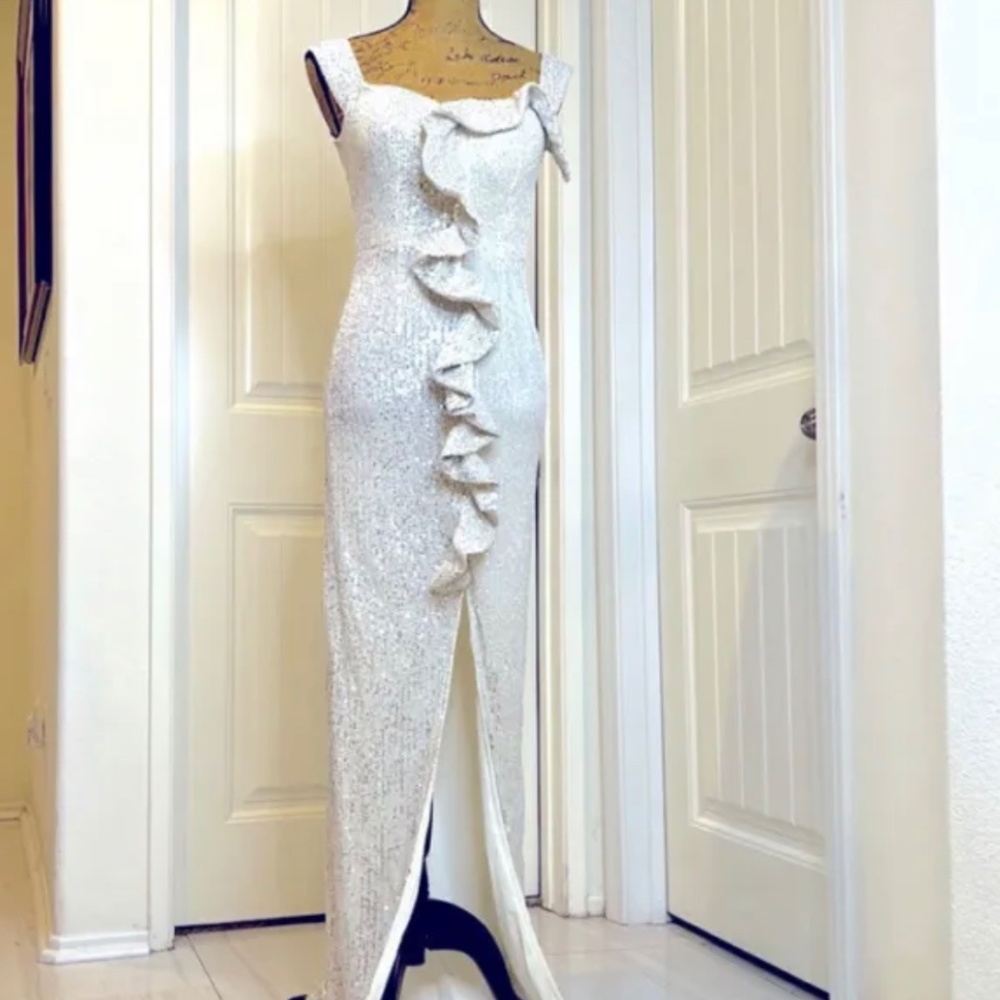 Ruffled Front sleeveless front Slit sequins Ivory Mesh maxi dress size 8